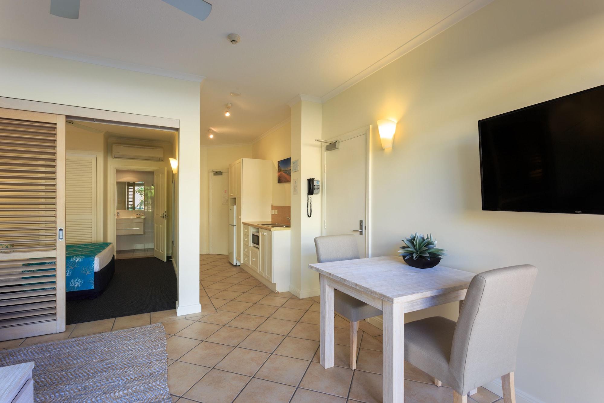Macrossan House Boutique Holiday Apartments Порт Дъглас Екстериор снимка