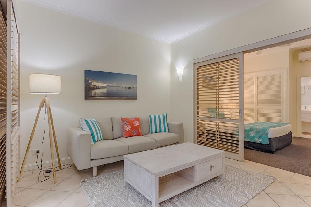Macrossan House Boutique Holiday Apartments Порт Дъглас Екстериор снимка