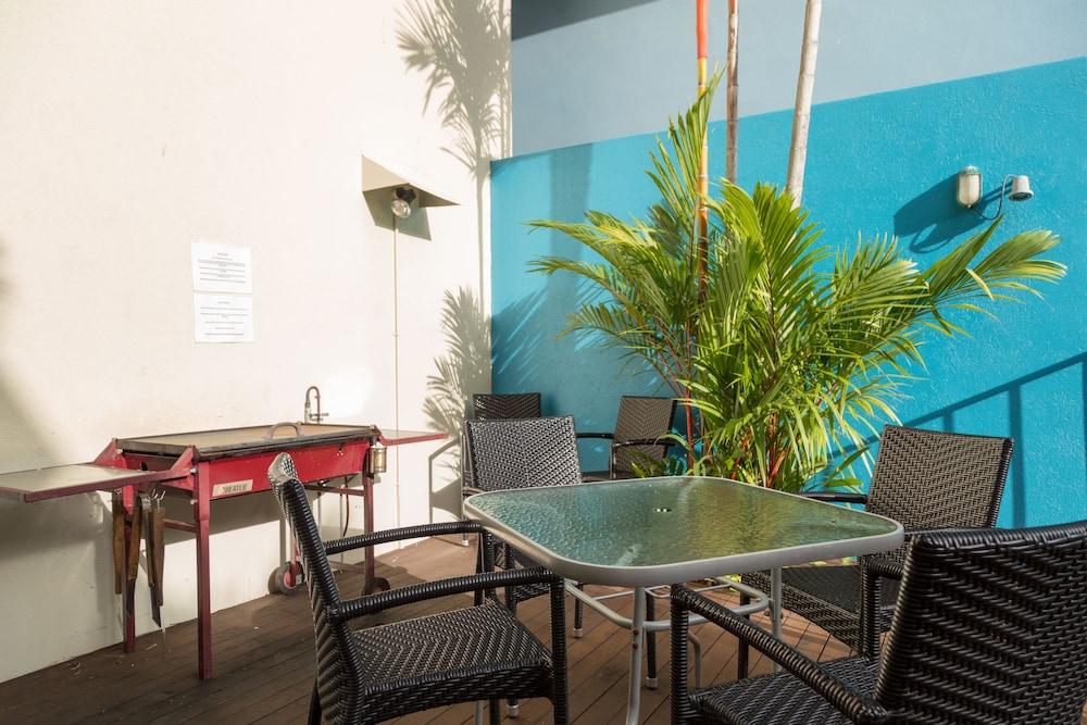 Macrossan House Boutique Holiday Apartments Порт Дъглас Екстериор снимка