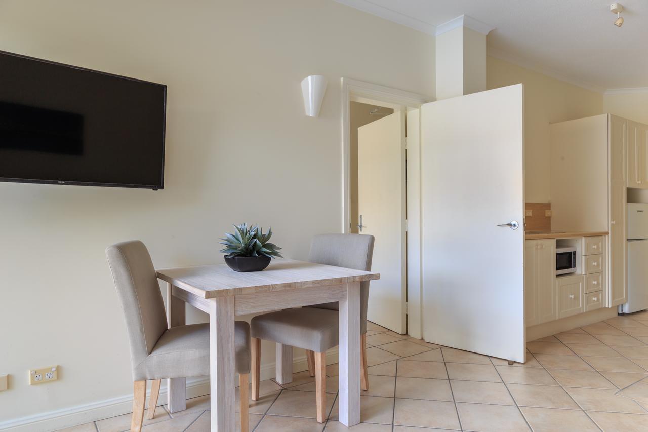 Macrossan House Boutique Holiday Apartments Порт Дъглас Екстериор снимка